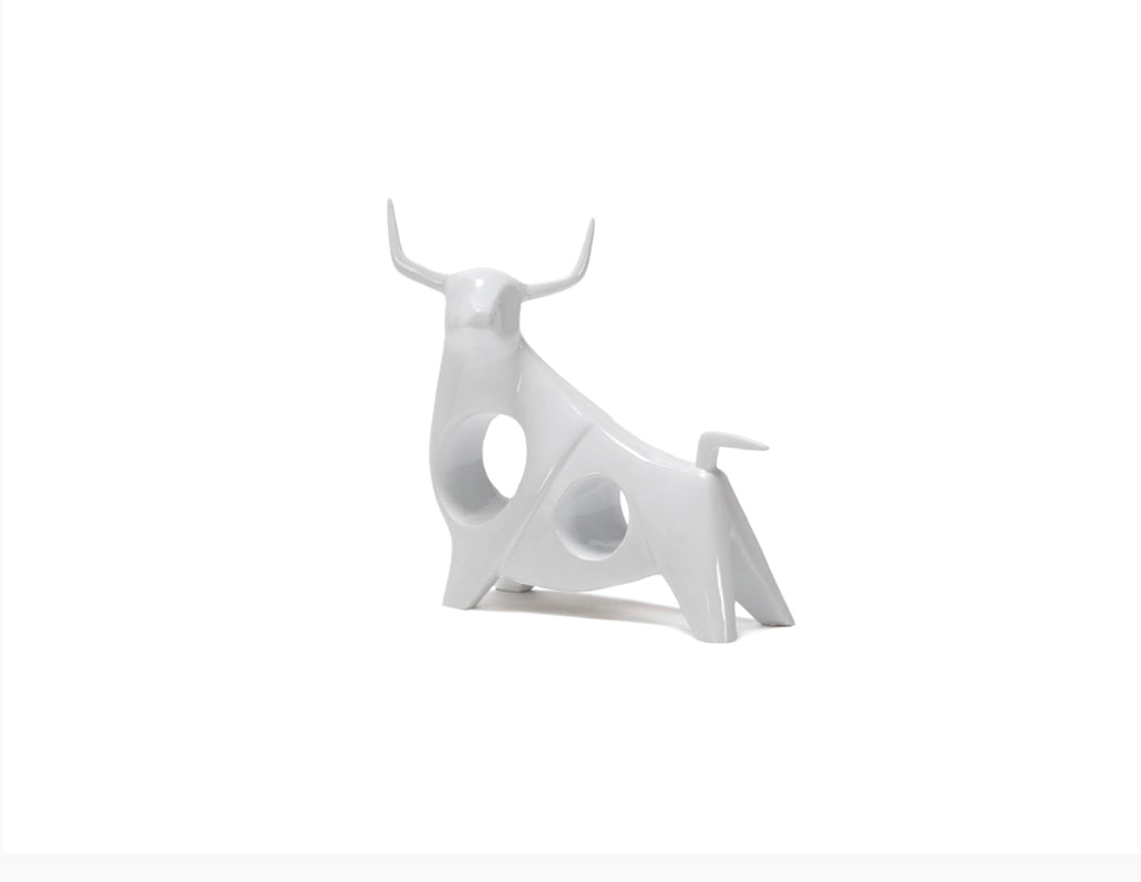 Alterego - Figura toro in resina bianco